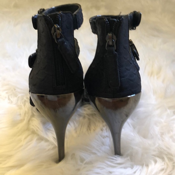 Heels - Picture 3 of 4